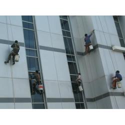 專業高效，煥新城市天際線——張家港芳旭保潔服務公司玻璃幕墻清洗與保潔服務全解析